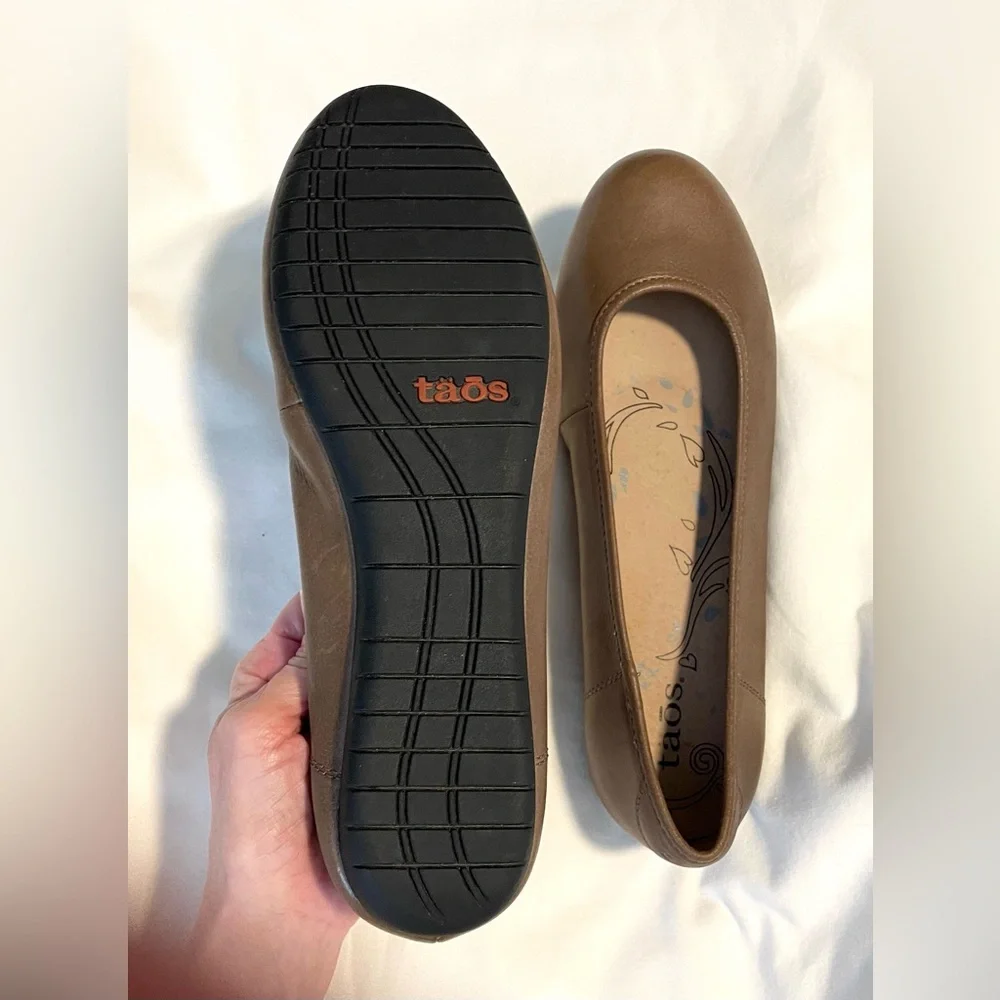 *EUC* TAOS Rascal - Women's Size 10 - Beige/Taupe Leather - Comfort/Ballet Flats - Picture 6 of 8